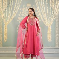 Kumud Set Rani pink